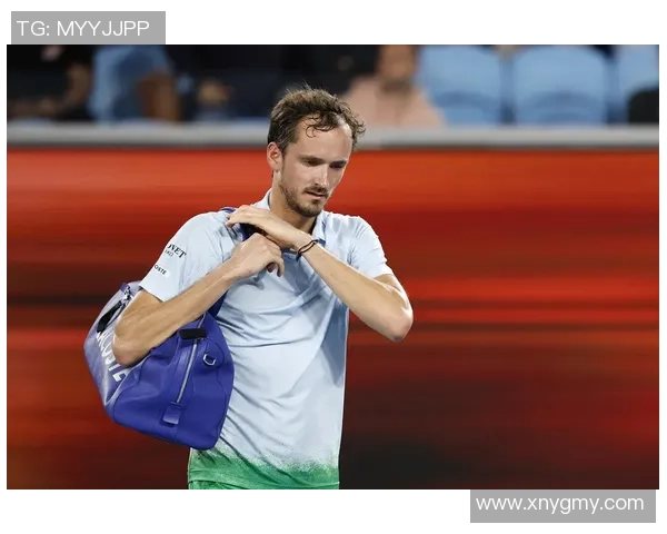 德甲惊天逆转里昂上演帽子戏法击败曼联引发全场狂欢 德甲惊天逆转里昂上演帽子戏法击败曼联引发全场狂欢